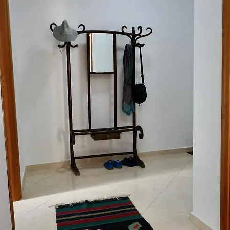 Apartament Lovely 2 Bedroom With Free Parking