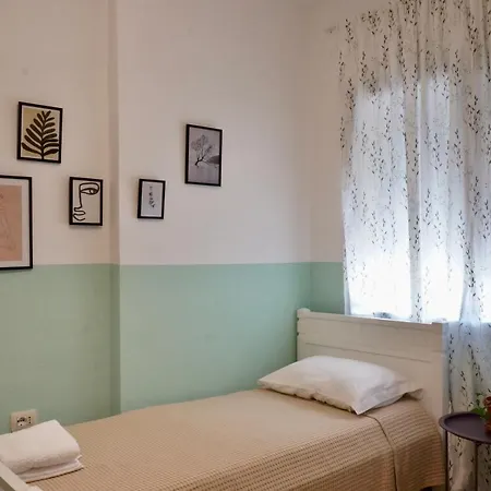 Lovely 2 Bedroom With Free Parking Apartment *