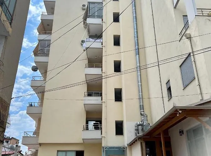 公寓 Lovely 2 Bedroom With Free Parking Vlorë