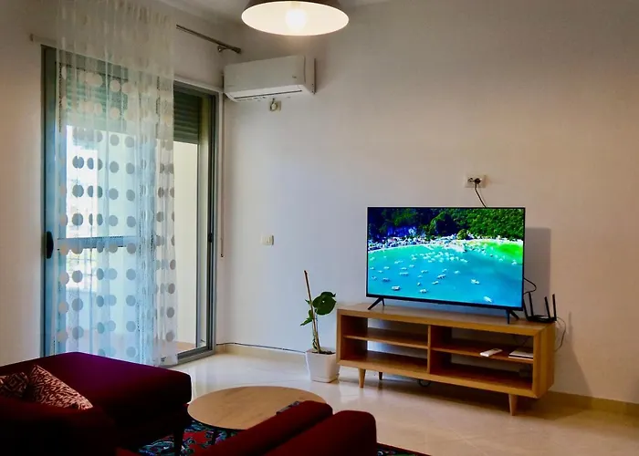 Apartment Lovely 2 Bedroom With Free Parking *