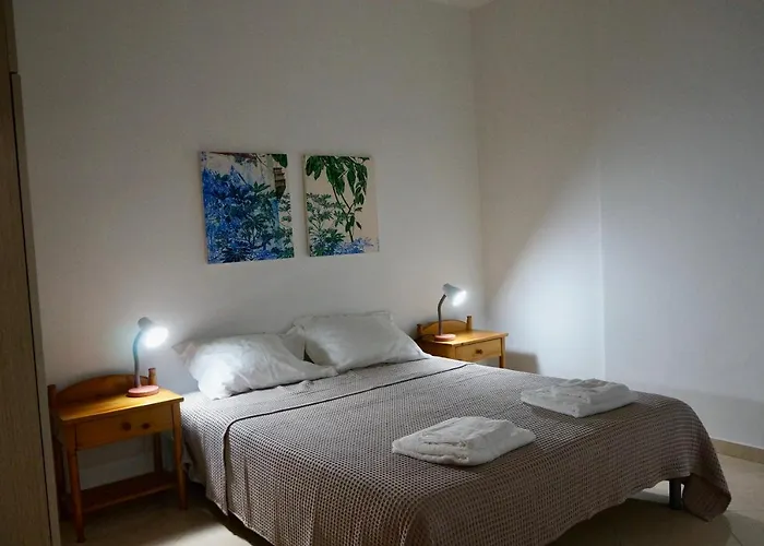 Apartment Lovely 2 Bedroom With Free Parking *