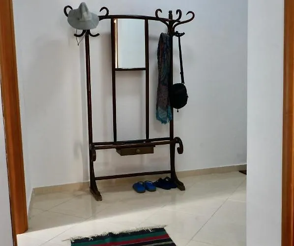 Apartment Lovely 2 Bedroom With Free Parking