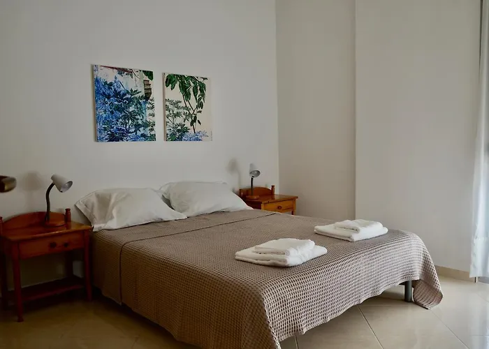 Apartment Lovely 2 Bedroom With Free Parking